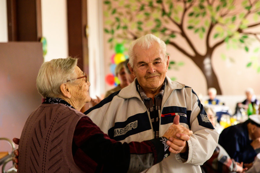 00000226 doma 20za 20starije 20proslava 20rodendana 6 63f4c112322f5 860xr 00000226 doma 20za 20starije 20proslava 20rodendana 6 63f4c112322f5 860xr