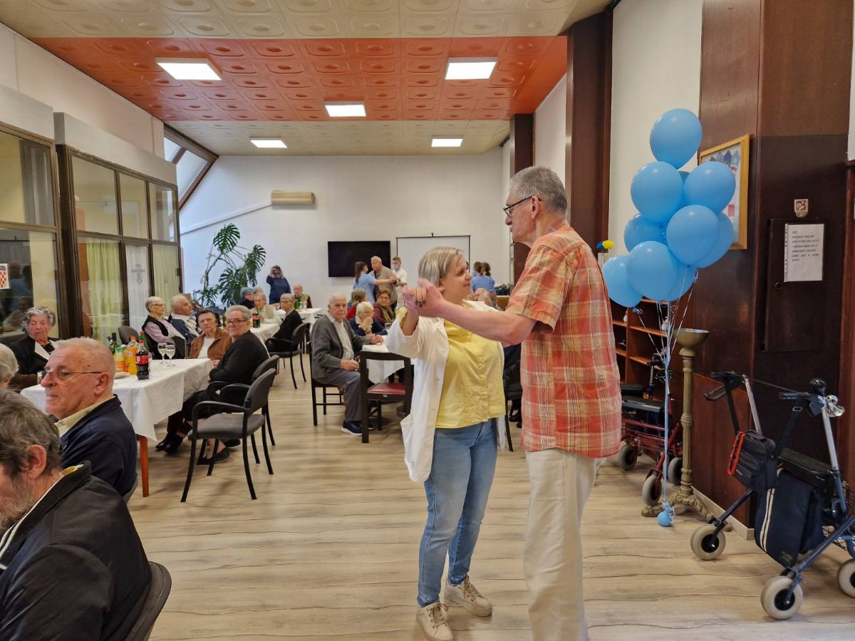 00000297 img e8fec22c5f318eb5e75954066c5fc820 v