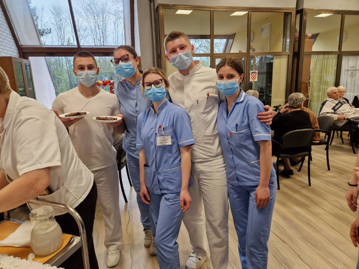 00000298 img efd6b91fd4034df5922d5999710d4064 v