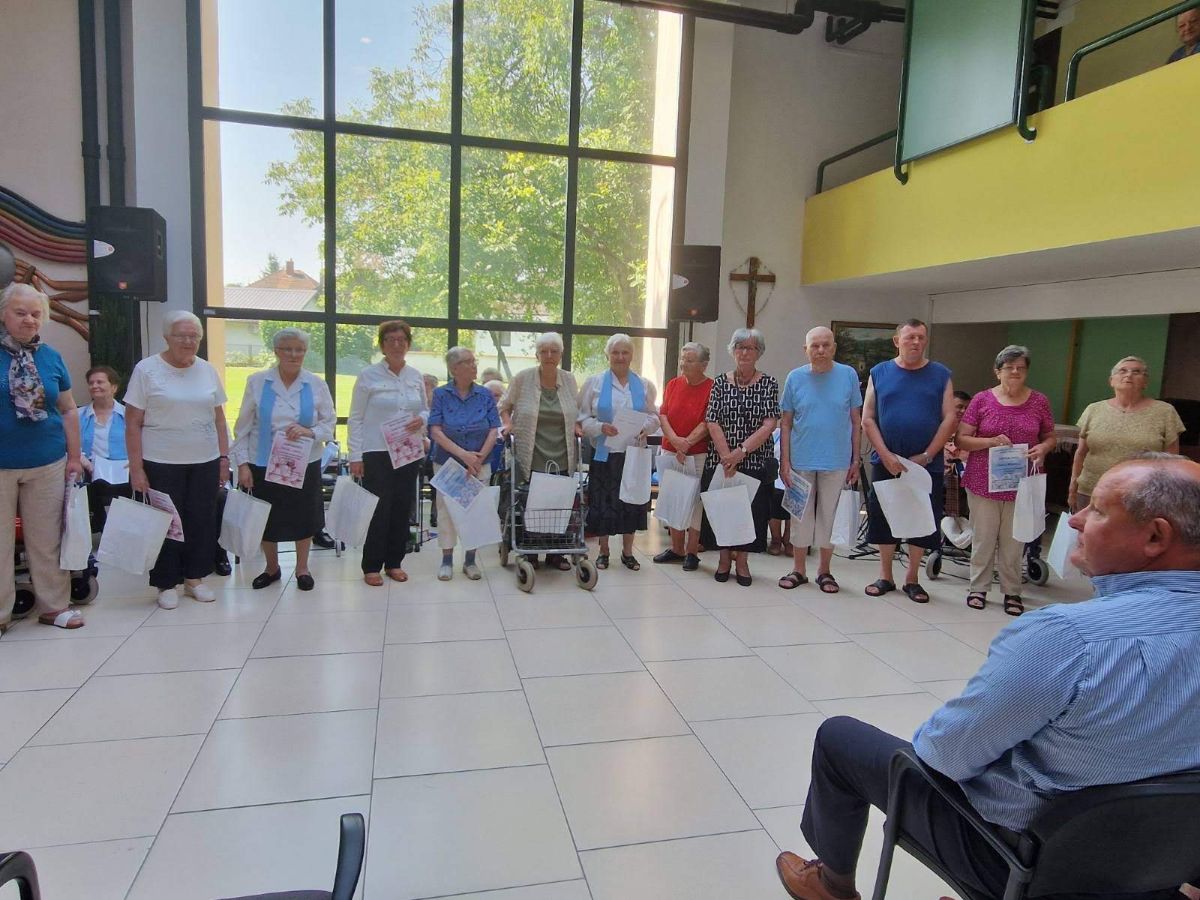 00000398 img 7c6ae0db9357eae65f8692081ec23289 v