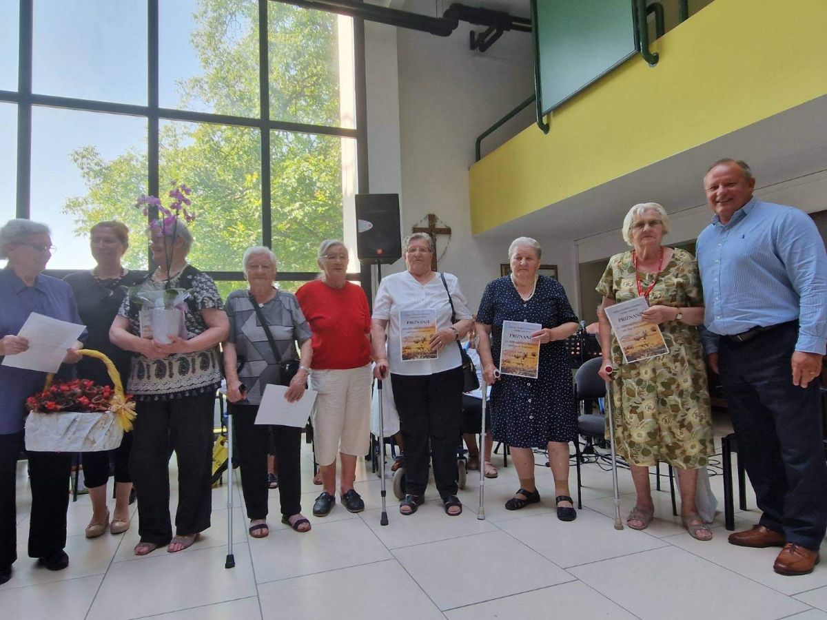 00000407 img e14640f0b0cdc090ba34b575351f3d3c v