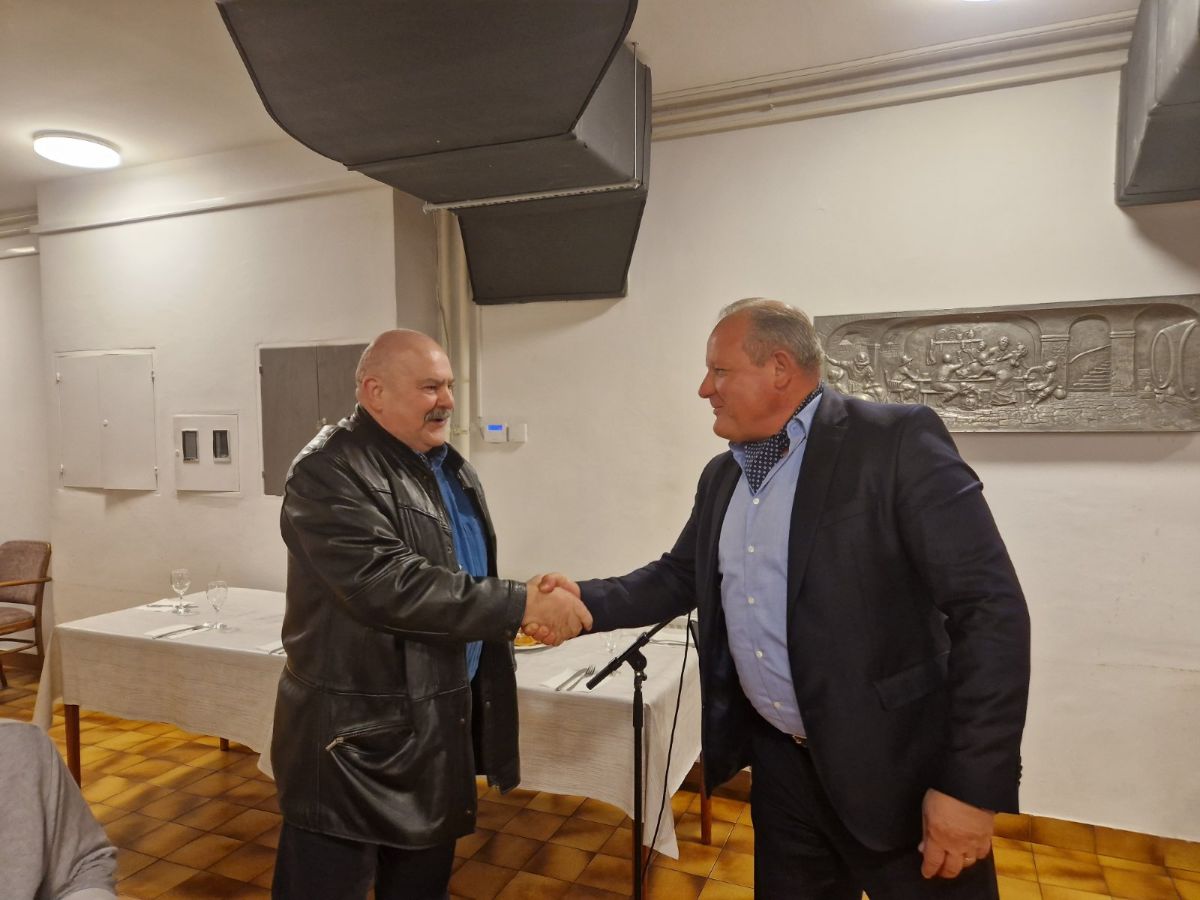 00000598 img af7e408d84d8133552476e348095fb71 v