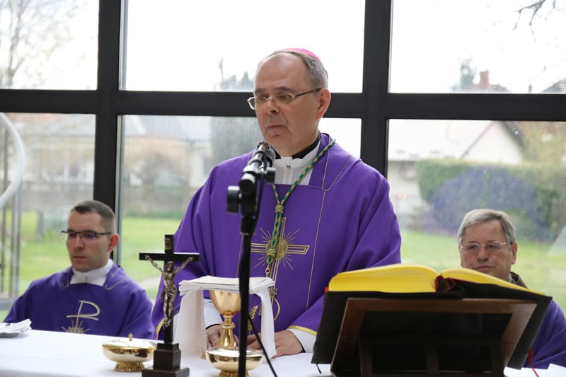 00000697 1 8 00000697 1 8