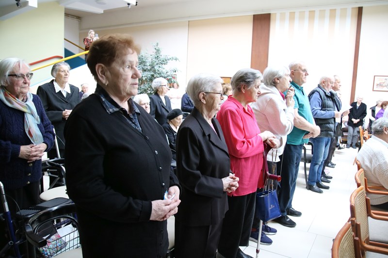 00000703 1 2 00000703 1 2