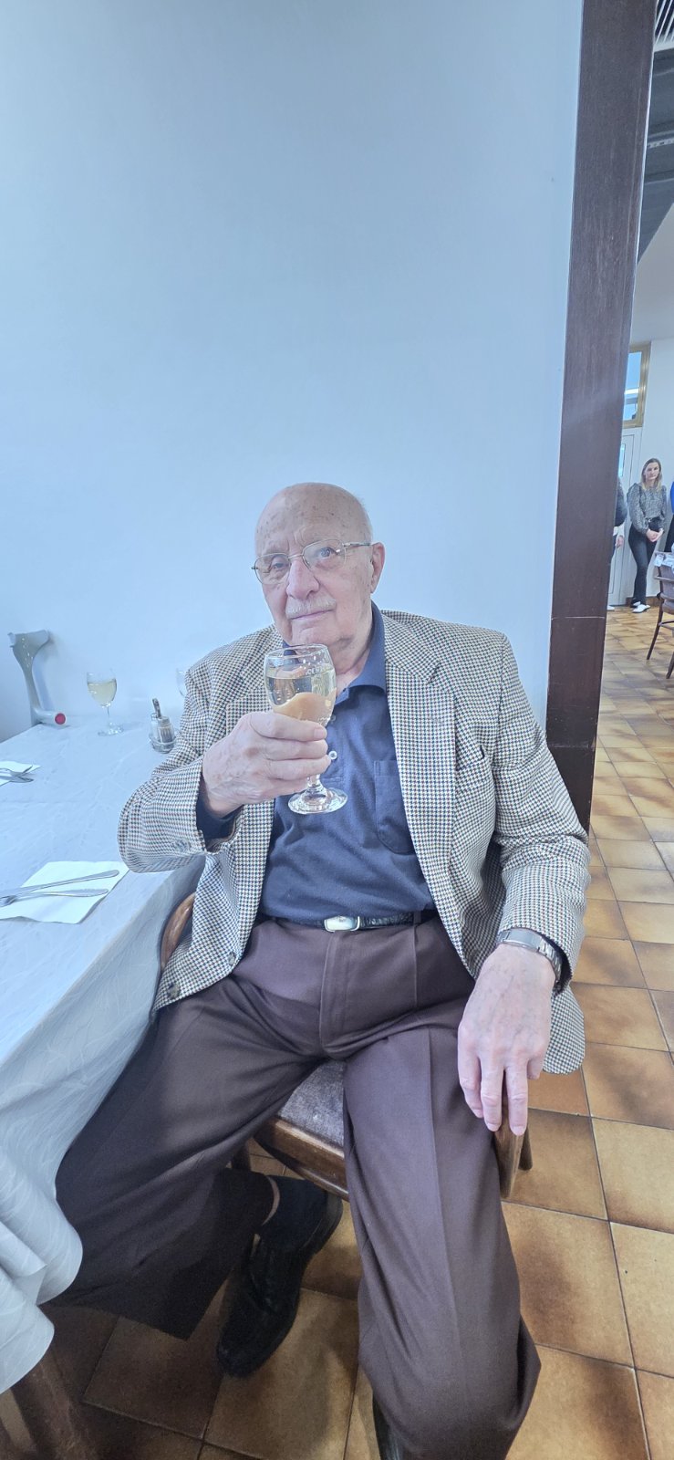 00000859 img ebcbc03968715ef4d96a4db31073ffb3 v