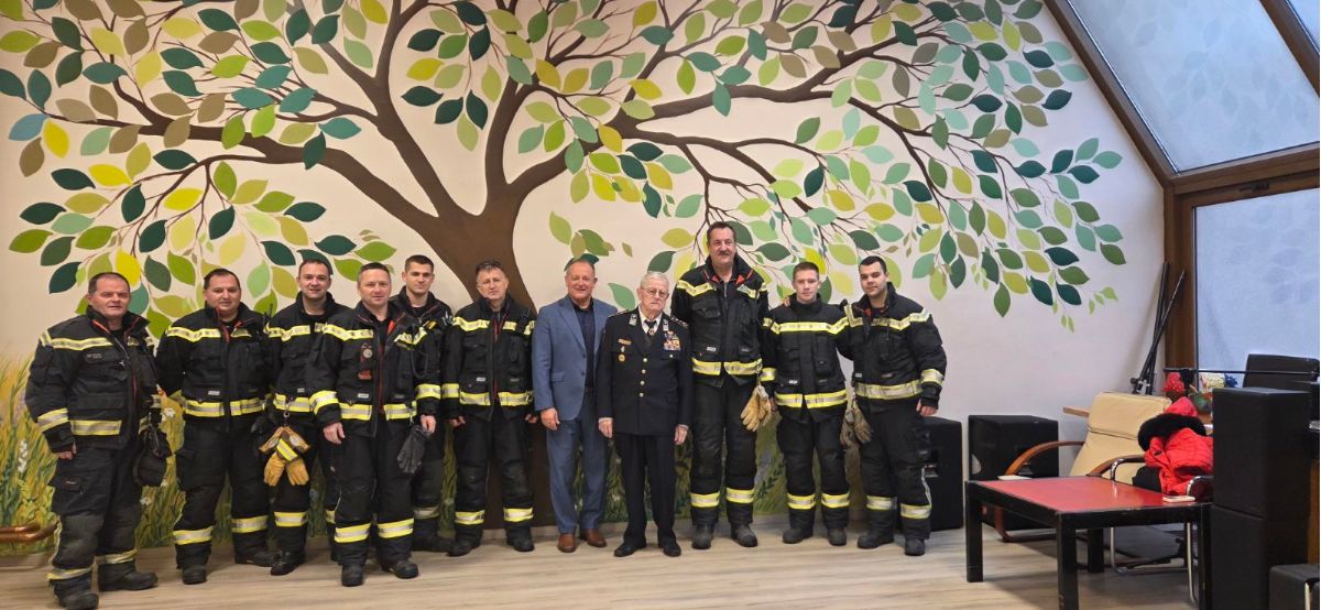 00000890 img 6a357acdd3f0dbf2b222cdd5ac5f8ef4 v