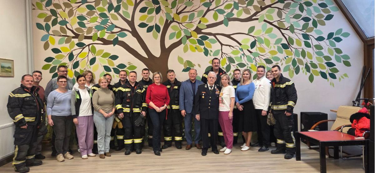 00000896 img 5378ab84ce62a43aac6e72512c4faa94 v