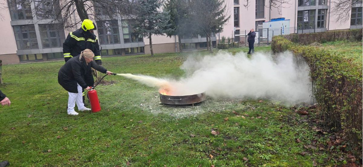 00000899 img a3e3b64f7bfb76aa92464e4bfc66ae07 v